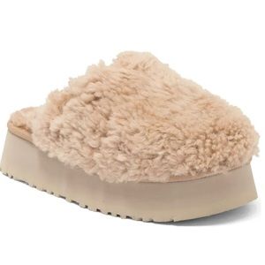 Brand new in box UGG Maxi Genuine Shearling Platform